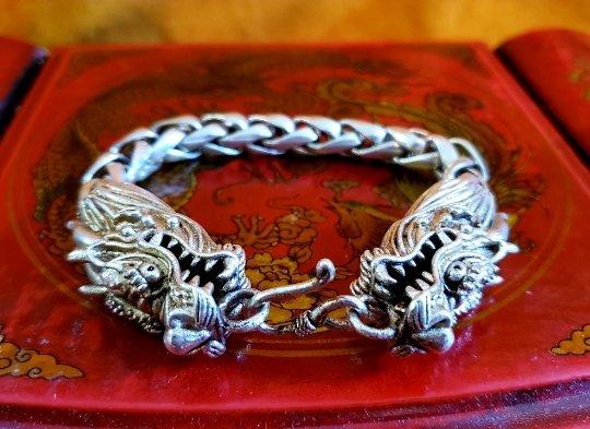 The symbolism of the Dragon Jewelry in a Jewelry Gift